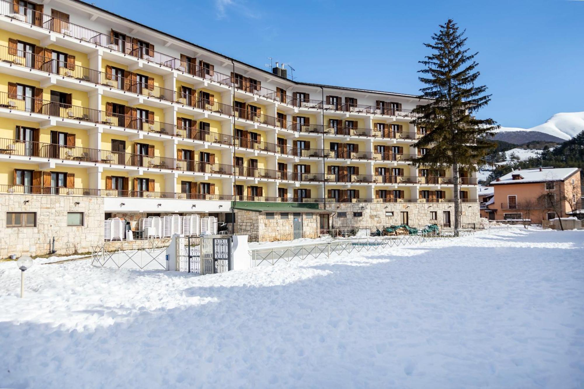 Grand Hotel Del Parco Pescasseroli Exterior photo